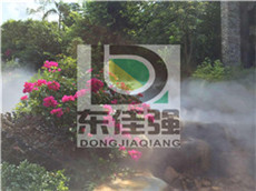 雍龙府园林绿化带景观人造雾效果明显